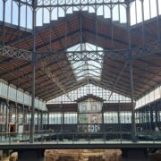 Unter dem ehemaligen Marktgebäude des Born-Viertels schichtet sich die Vergangenheit der Stadt auf. Verrückt!