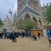Sagrada Familia, ebenfalls von Gaudí. Seit 1882 im Bau und voraussichtlich 2030–2032 fertig. Merci Gaudí!
